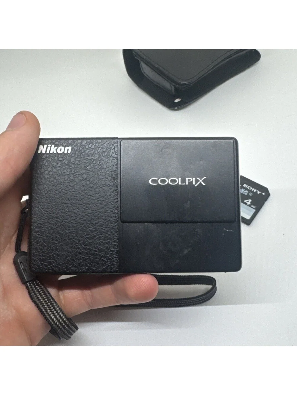 Nikon Coolpix S70  Compact Digital Camera Black W Battery SD Case TESTED WORKING